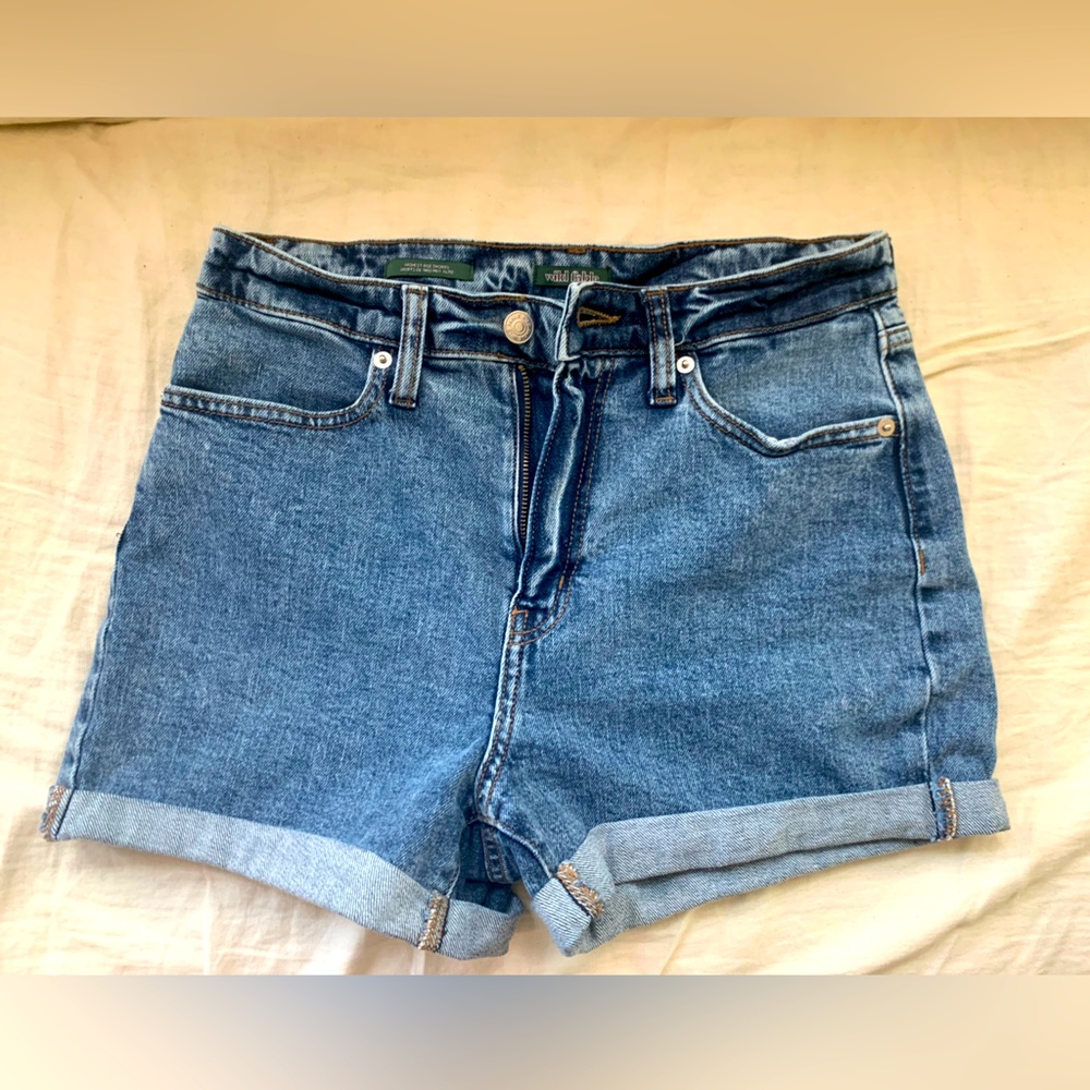Wild Fable high rise jean shorts size 4 EUC